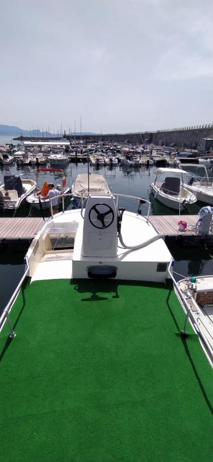 Отель House Boat Торре-дель-Греко Экстерьер фото